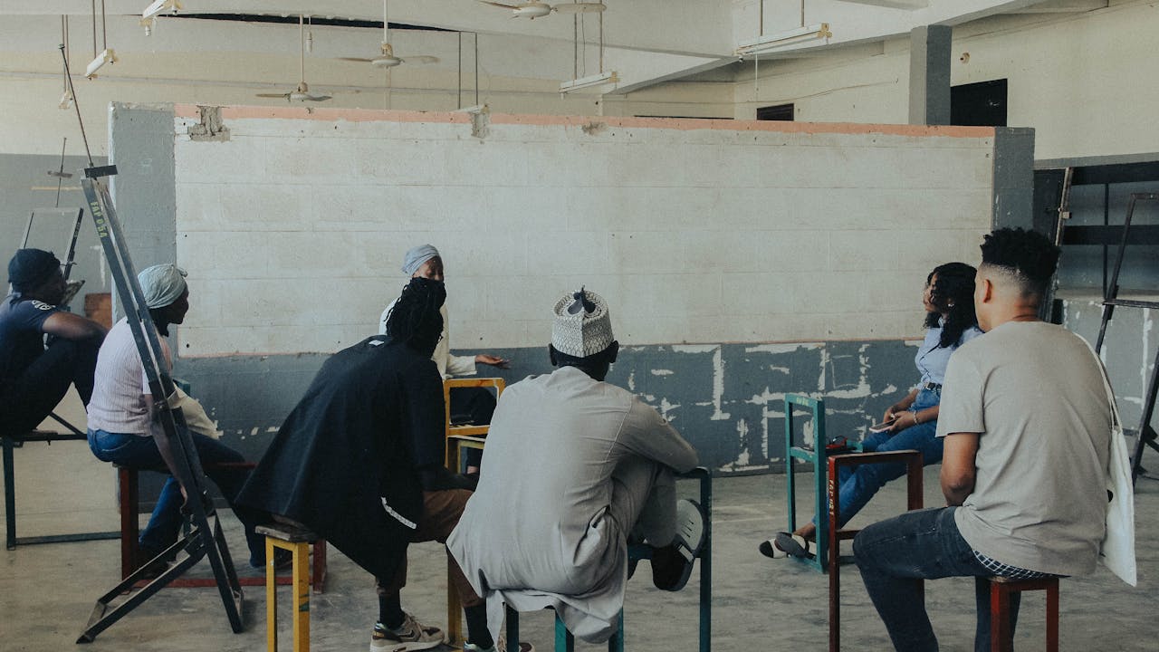 group-discussion-in-a-classroom-setting-32702845